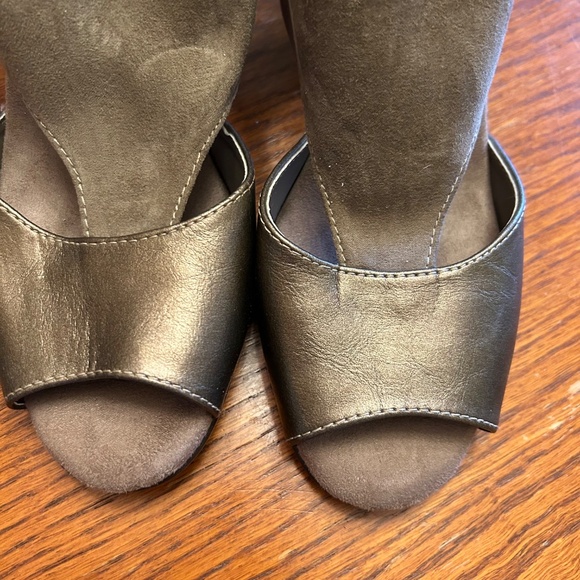 Aerosoles‎ Sandals Taupe Suede and Metallic Heels Women's Size 8.5 - Picture 7 of 8